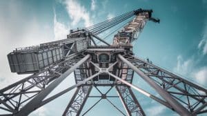 Avec 250 mètres de hauteur et 5000 tonnes de levage, cette grue belge défie la gravité et redéfinit les limites de l'ingénierie