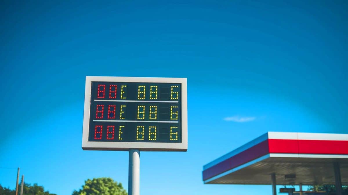 « Catastrophe à la pompe » : Cette taxe explose le prix de l’essence et menace le portefeuille des Français