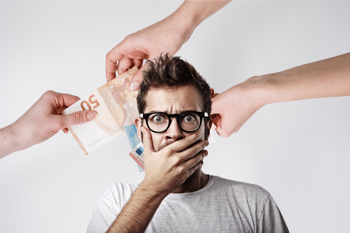 Voici comment il a détourné l’argent de son entreprise pour faire profiter sa famille Voici comment il a détourné l'argent de son entreprise pour faire profiter sa famille