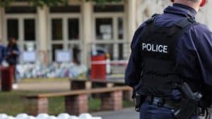 La France riposte : déploiement exceptionnel d'une force de sécurité mobile dans les écoles en difficulté