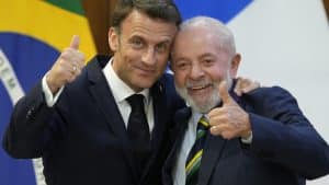 Le président Macron s’amuse des plaisanteries en ligne sur ses photos intimistes avec Lula Le président Macron s'amuse des plaisanteries en ligne sur ses photos intimistes avec Lula mariage