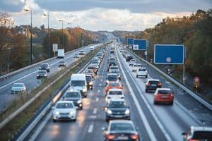 Les automobilistes franciliens face à une réduction de vitesse inattendue sur l'A12 et l'A13