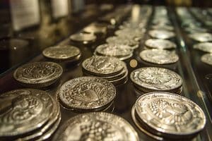 Un Trésor Millénaire Déterré : 2.500 Pièces d'Argent Vendent pour un Record de 5 Millions d'Euros