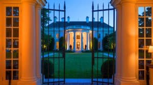 « Voici le manoir qui intrigue » : Barack et Michelle Obama dévoilent leur résidence de luxe à Washington et alimentent les spéculations Illustration de la luxueuse résidence de Barack et Michelle Obama à Washington.