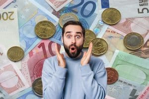 Bulletin de salaire d’Emmanuel Macro : vous n’allez pas en croire vos yeux Bulletin de salaire d'Emmanuel Macro : vous n'allez pas en croire vos yeux !