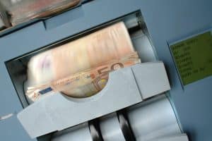 Les fichages à la Banque de France explosent : voici les raisons et les chiffres inquiétants Gray Auto Bill Counter