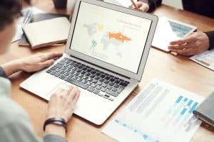 Le commerce international désigné comme le meilleur pays pour les personnes financièrement indépendantes Photo Of Person Using Laptop