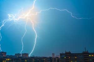 Un éclair renversant ? Découvrez comment une tempête a frappé l’espace plutôt que la Terre Un éclair inversé touche les confins de l'espace : les scientifiques enquêtent sur un phénomène mystérieux