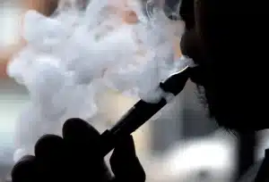 Vapotage, un danger sournois : comment cette tendance portant à priori sans conséquences, affecte en réalité gravement votre santé