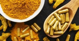 Ces six suppléments populaires envoient des centaines d&rsquo;Américains à l&rsquo;hôpital : le curcuma et le thé vert en cause