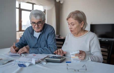 Explosion des pensions : les retraités vont voir leurs revenus bondir de 2,2 % dès janvier 2025 grâce à l&rsquo;Aspa