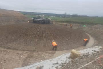 Près de Loudéac, un chantier titanesque : 800 m³ de béton et 80 tonnes de ferraille pour des éoliennes colossales