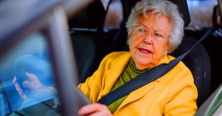 82 % des accidents : en 2025, les seniors devront-ils passer un examen pour conserver leur permis de conduire ?