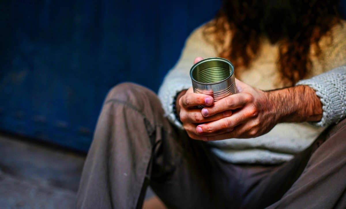 9 millions de vies en péril : 37 associations dénoncent un État jugé défaillant face à la pauvreté en France