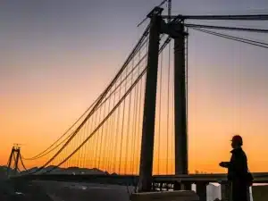 Deux fois plus haut que le viaduc de Millau : la Chine s’apprête à battre un record mondial en 2025 avec ce chantier titanesque