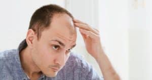 Ce jeune régime bouleverse la science : le jeûne intermittent booste la pousse des cheveux selon une étude révolutionnaire