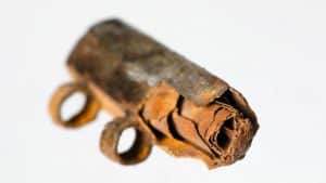 Le christianisme remis en question : cette amulette en argent vieille de 1 800 ans pourrait bouleverser l’histoire de l’Empire romain Ce talisman en argent vieux de 1 800 ans bouleverse l’histoire chrétienne : une découverte fascinante en Allemagne