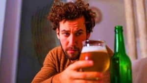 Cette enzyme 40 fois plus efficace ne suffit pas à contrer les maux de tête causés par l&rsquo;alcool… Le remède miracle existe-t-il?