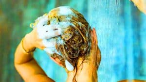 Courantes mais fatales, ces erreurs sous la douche mettent en péril votre santé, selon des médecins Cette erreur sous la douche pourrait ruiner votre peau et vos cheveux : découvrez pourquoi 38°C est la limite à ne pas franchir