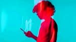 Un adolescent sur quatre piégé par les algorithmes : quand TikTok et X transforment nos rues en zones de peur et de danger