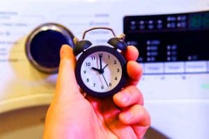 Onze millions de foyers bouleversés : les heures creuses, aussi précieuses que l&rsquo;or, changent de visage dès 2025