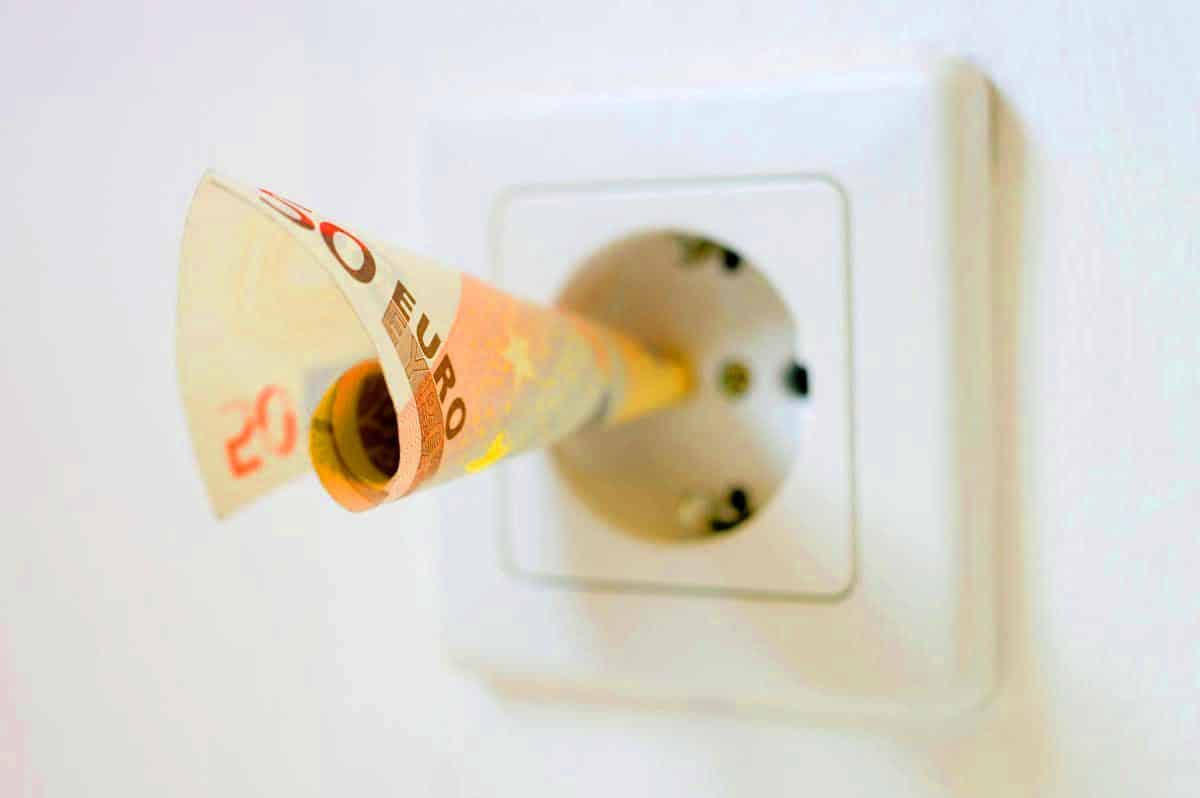Chèque énergie : cette aide supplémentaire de 50 € vous concerne-t-elle ? Voici qui peut en bénéficier Un coup de pouce énergétique : Engie octroie 50 € à 700 000 ménages, 6 millions d’euros injectés dans le logement solidaire