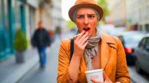 « Cette habitude tue plus que le tabac » : les cardiologues dénoncent une pratique française désastreuse pour la santé