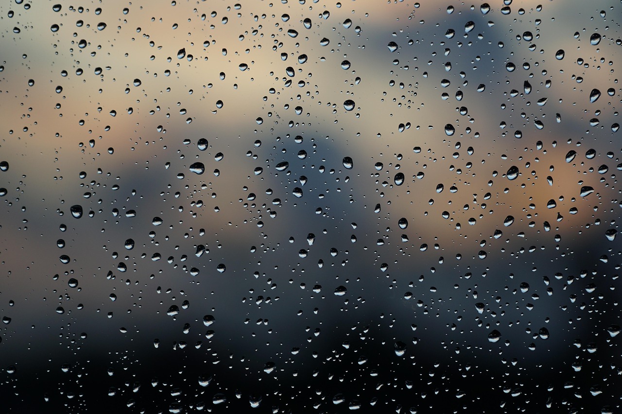 Une découverte fascinante : cette incroyable technologie transforme les gouttes de pluie en électricité avec un taux de conversion de 10 %