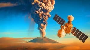 Illustration de l'éruption du volcan Hunga Tonga-Hunga Ha‘apai et ses impacts sur l'atmosphère et les technologies spatiales.