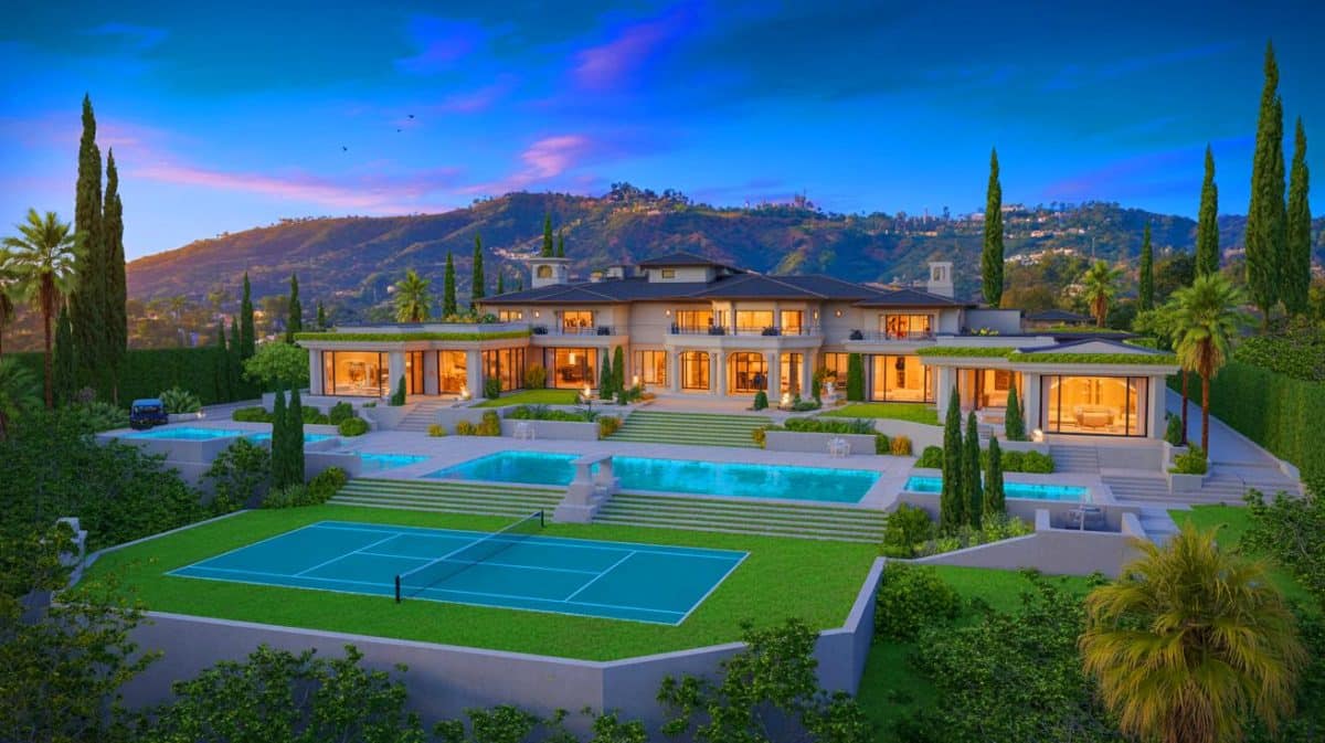 « Ce scandale immobilier choque » : la villa de Matt Leblanc à 10 millions suscite la colère des voisins Illustration de la somptueuse villa de Matt Leblanc à Encino, acquise grâce au succès de Friends.