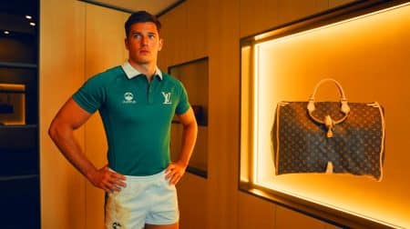 Illustration de la résilience d'Antoine Dupont, capitaine de rugby, face aux défis sur et hors des terrains.
