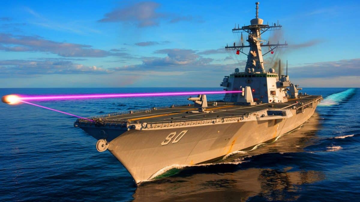 « L’arme laser testée avec succès » : l’US Navy valide Helios, un système de 120 kilowatts intégré à l’USS Preble Illustration de l'USS Preble équipé du système d'armes laser Helios lors d'un test en mer.