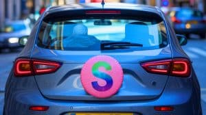 « Mais d’où vient cette rumeur ? » : le prétendu macaron « S » obligatoire pour les conducteurs seniors n’existe pas Illustration de la diversité des limitations de vitesse sur les autoroutes européennes et des débats sur la sécurité routière.