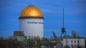 « 34 tonnes de plutonium pourraient revenir dans les réserves stratégiques russes », ce retour menace l’équilibre nucléaire européen et mondial Illustration de la rencontre entre Vladimir Poutine et Donald Trump sur la question du retrait russe de l'accord sur le plutonium.
