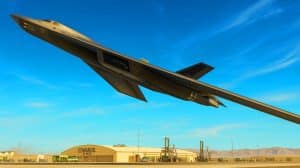 « Le bombardier nucléaire B-21 Raider entre en service » : les États-Unis dévoilent l’arme la plus avancée de leur histoire militaire Illustration de l'arrivée du deuxième B-21 Raider à la base aérienne d'Edwards pour des tests avancés.