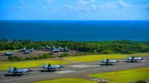« Washington réactive une base navale fermée depuis des années » : une riposte stratégique contre les réseaux de trafic dans les Caraïbes Illustration de la réactivation stratégique de la base militaire Roosevelt Roads à Porto Rico.