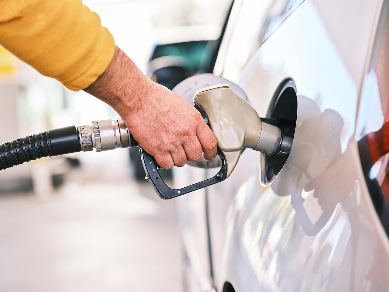 Carburants à prix coûtant : où faire le plein moins cher avant Noël pour alléger votre budget des fêtes
