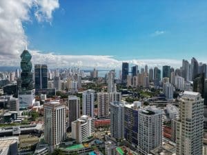 10 ans des Panama Papers : les Sunier toujours dans le collimateur de la justice a city with many buildings