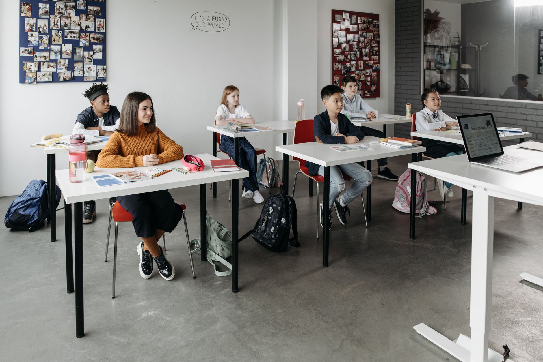 Geffray envoie 3 000 professeurs remplaçants dans les lycées