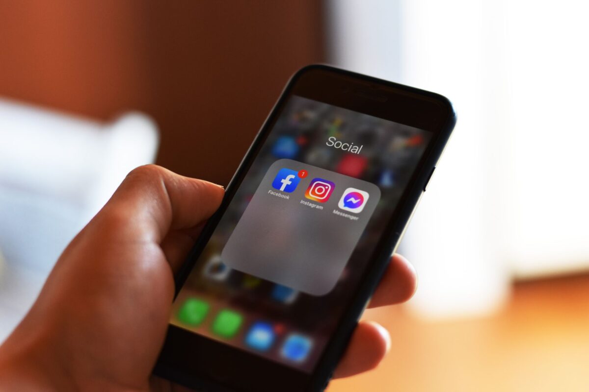 Jordan Bardella : le Canard enchaîné affirme qu’un ancien compte Facebook a été vidé, son entourage dément