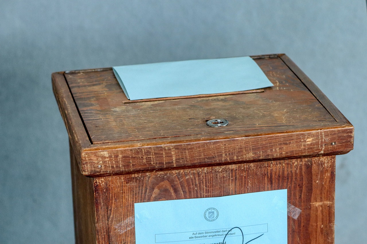 Primaire de la gauche pour 2027 : cinq candidats, leurs lignes et les règles du vote